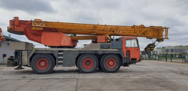 Grúa móvil Liebherr LTM 1050-1