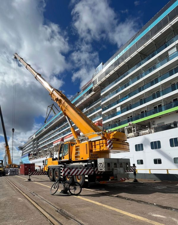 Liebherr LTM 1100-4.2 Mobile Crane