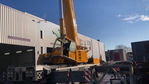 Liebherr LTM 1200-5.1 移動式クレーン