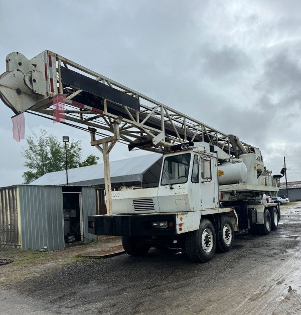 Plate-forme de battage montée sur camion Watson 3100