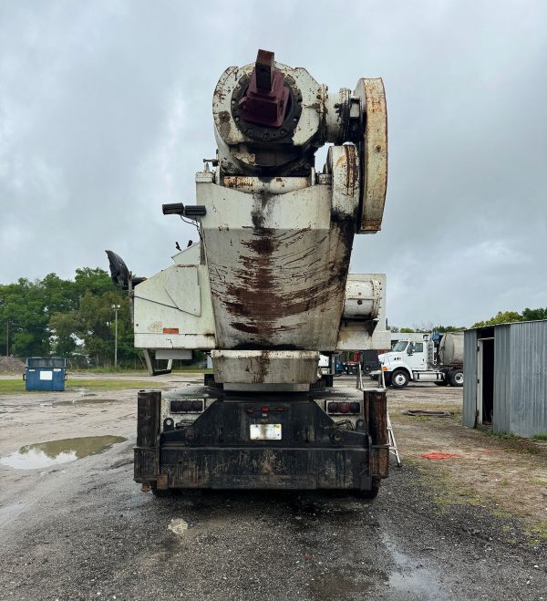 Plate-forme de battage montée sur camion Watson 3100