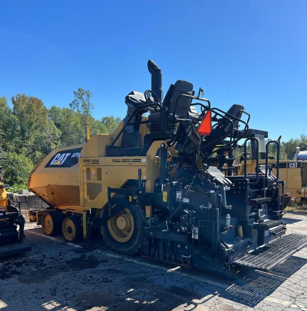 Układarka Caterpillar AP500F