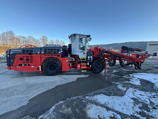 Sandvik DT923i Underground Rock Drill