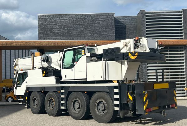 Liebherr LTM 1060-2 Mobile Crane