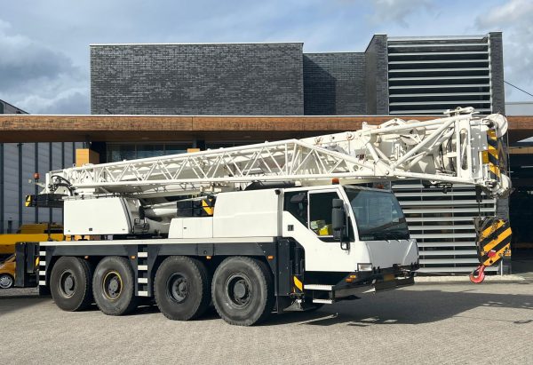 Liebherr LTM 1060-2 Mobile Crane
