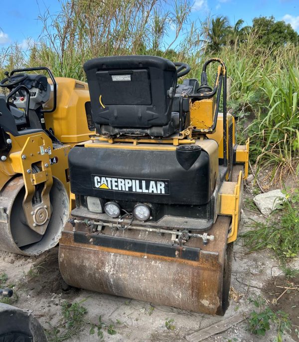 Caterpillar CB-214E Roller