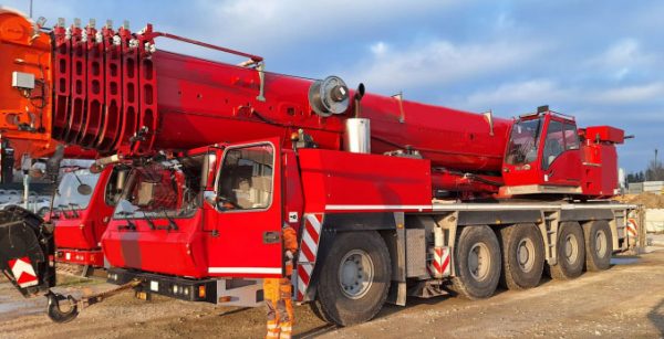 Grove GMK 5220 Mobile Crane