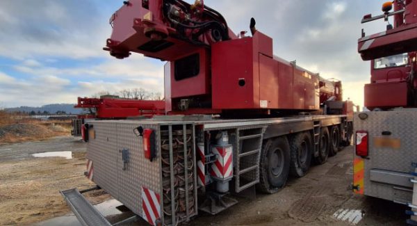 Grove GMK 5220 Mobile Crane