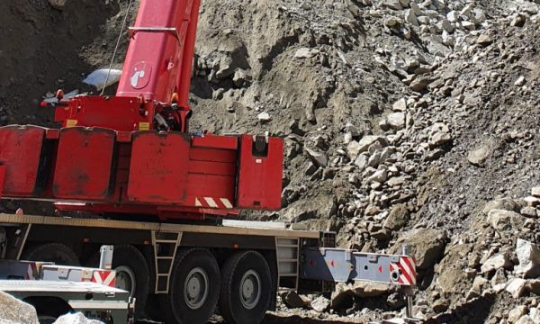 Grove GMK 5220 Mobile Crane
