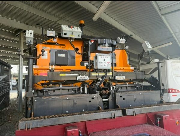 Leeboy 8608 Paver