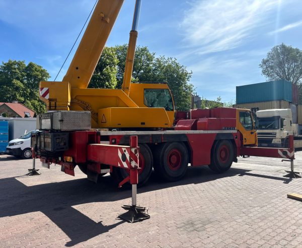 Liebherr LTM 1045-3.1 Mobile Crane