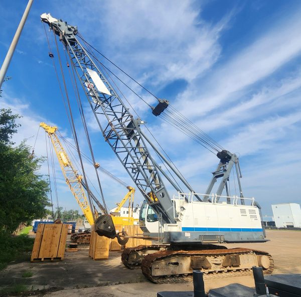 Manitowoc 11000-1 Crawler Crane