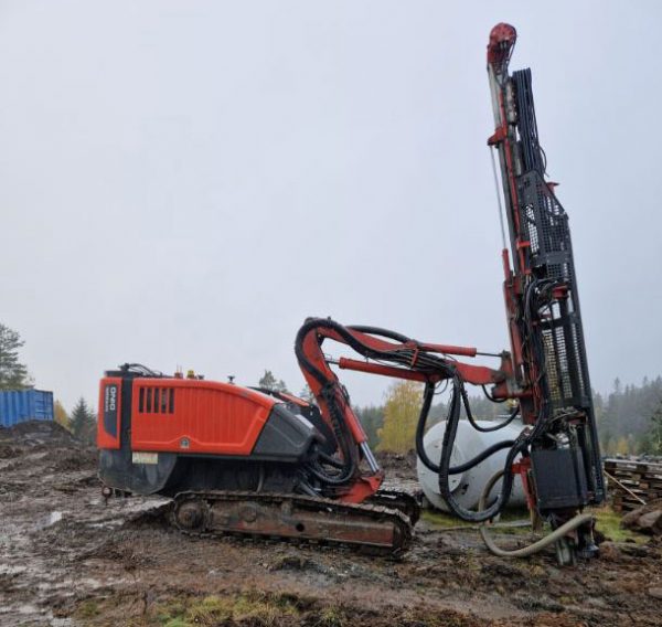 Sandvik Dino DC400Ri Rock Drill