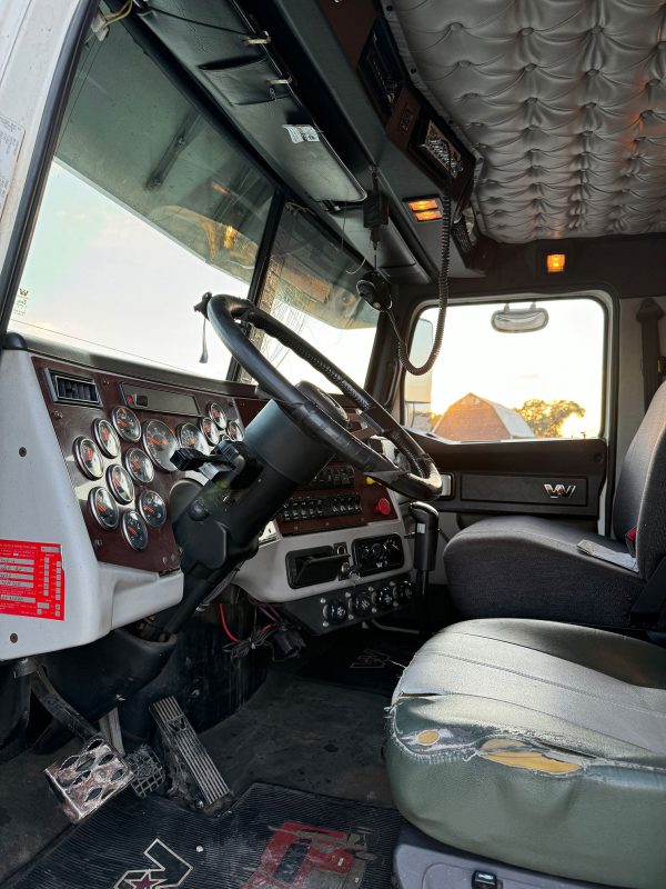 Western Star W4900 SB Logging Truck