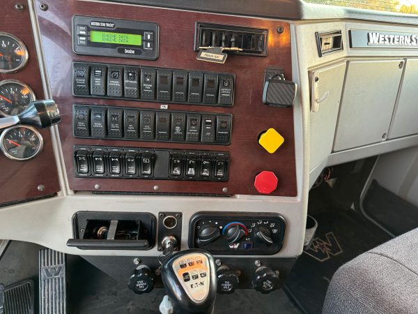 Western Star W4900 SB Logging Truck