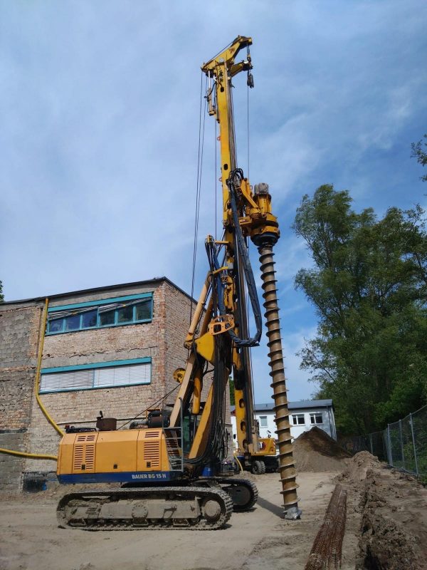 Bauer BG 15H Rotary Piling Rig