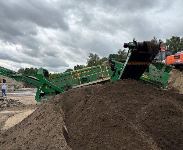 McCloskey R155 Scalping Screen