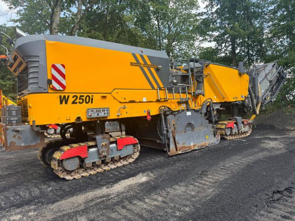 Wirtgen W 250 i Road Planer