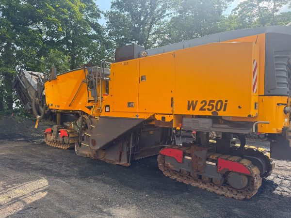 Wirtgen W 250 i Road Planer