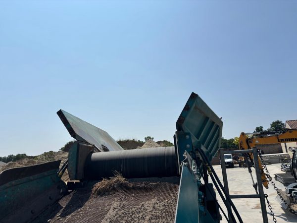 Powerscreen Warrior 1800 Scalping Screen