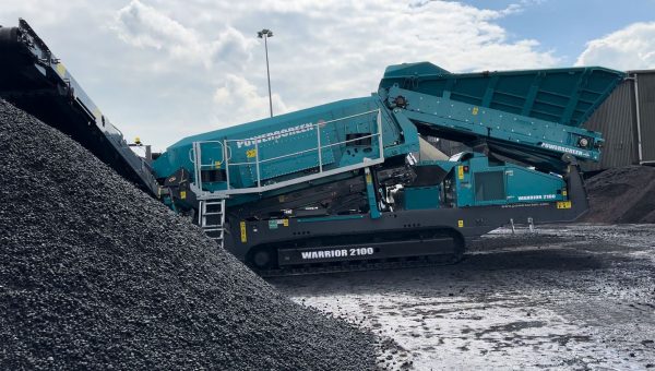 Powerscreen Warrior 2100 Triple Shaft Scalping Screen
