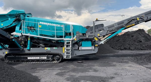 Powerscreen Warrior 2100 Triple Shaft Scalping Screen
