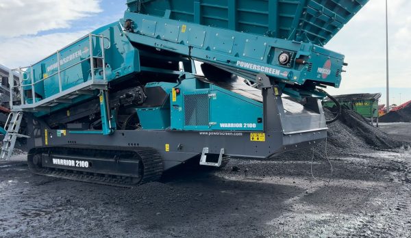 Powerscreen Warrior 2100 Triple Shaft Scalping Screen