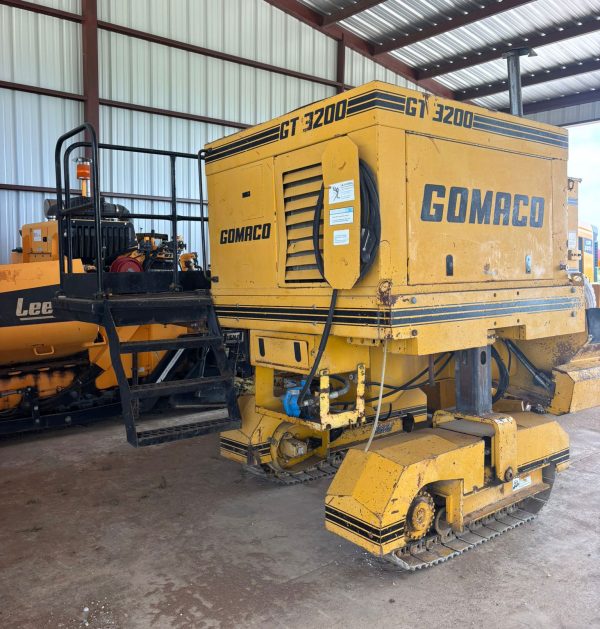 Gomaco GT-3200 Slipform Paver