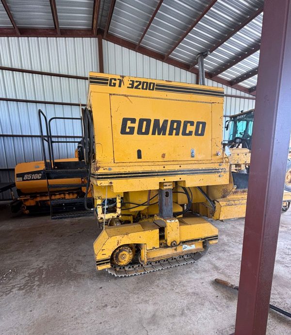 Gomaco GT-3200 Slipform Paver