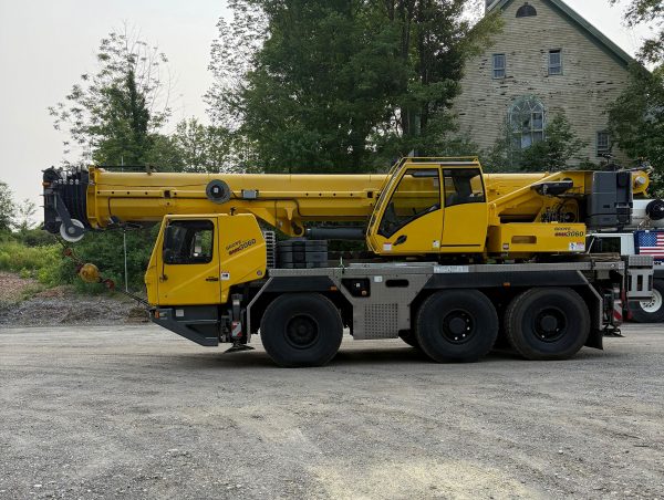 Grove GMK 3060 Mobile Crane