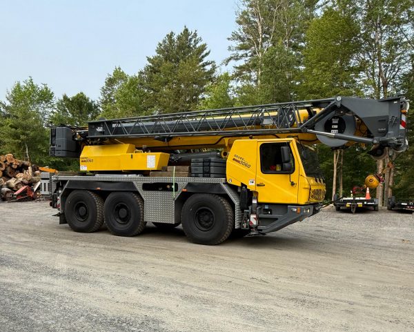 Grove GMK 3060 Mobile Crane