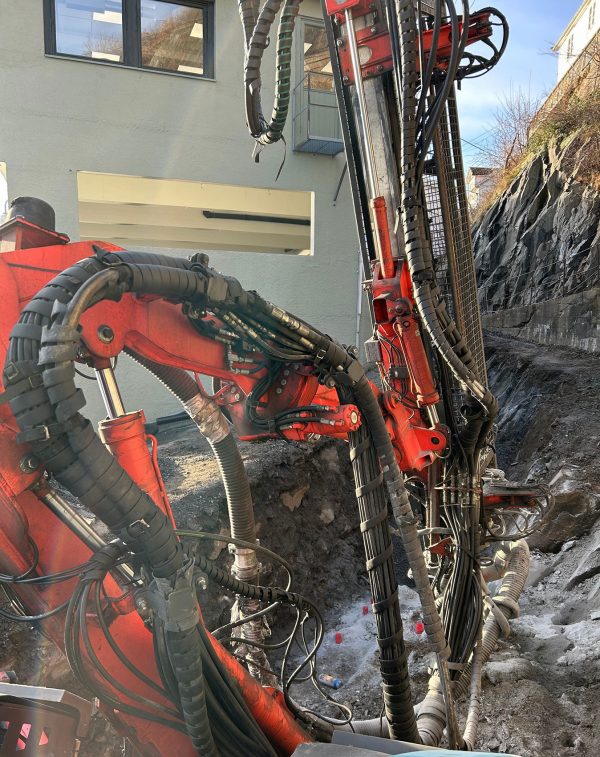 Sandvik Commando DC300Ri Rock Drill
