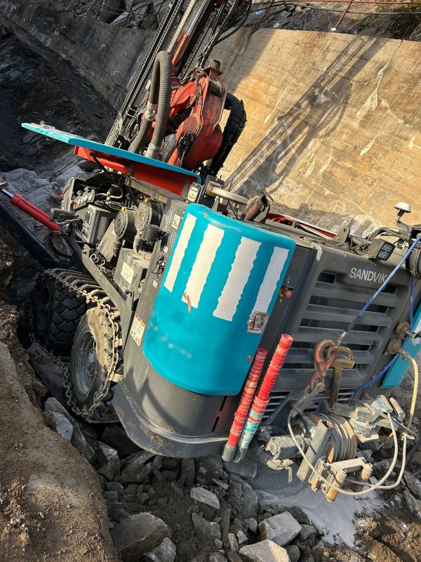 Sandvik Commando DC300Ri Rock Drill