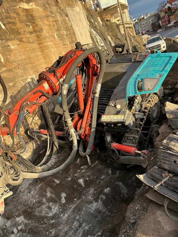 Sandvik Commando DC300Ri Rock Drill