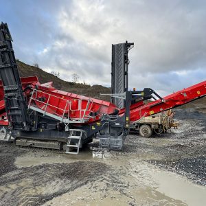 Terex Finlay 883+ sito pochyłe