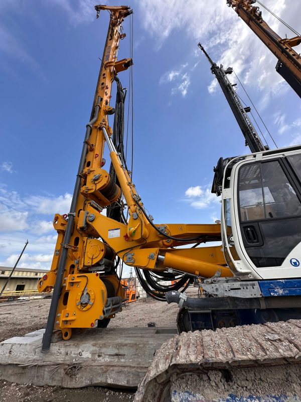 Bauer BG 28H Rotary Piling Rig