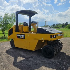 Caterpillar PS-200B Pneumatic Roller