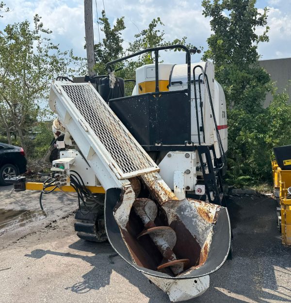 Gomaco GT-3400 Slipform Paver