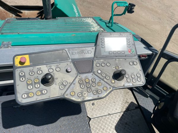 Vogele Super 2000-3i Paver
