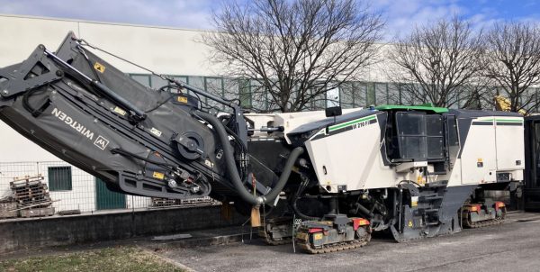 Wirtgen W 210 Fi Road Planer