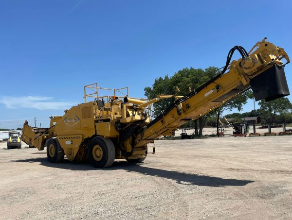 Weiler E2850 Material Transfer Vehicle