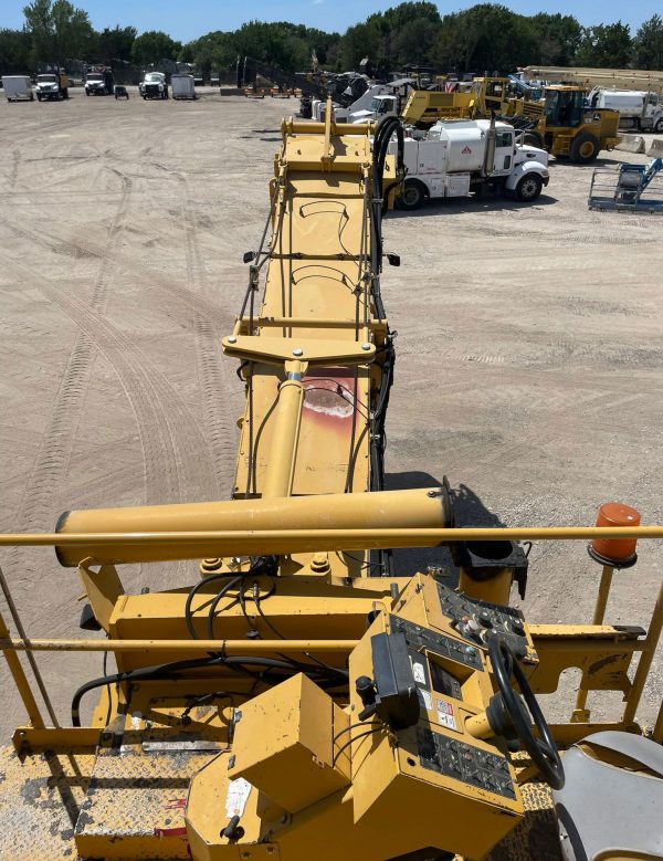 Weiler E2850 Material Transfer Vehicle