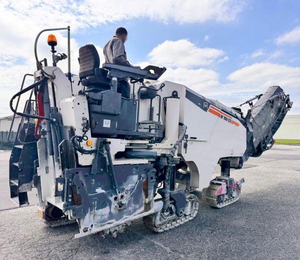 Wirtgen W 100 CFi Cold Planer
