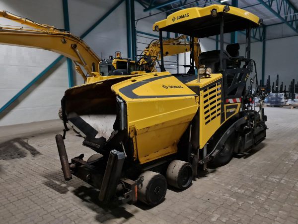 Bomag BF300 P-2 Paver