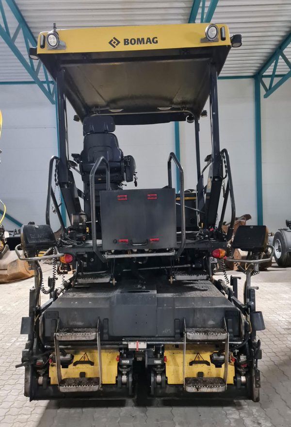 Bomag BF300 P-2 Paver