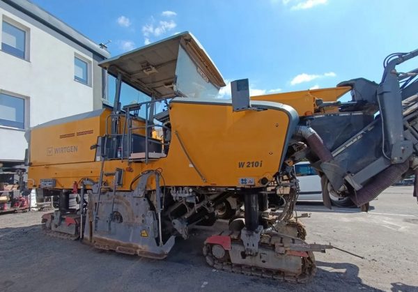 Wirtgen W 210 i Road Planer
