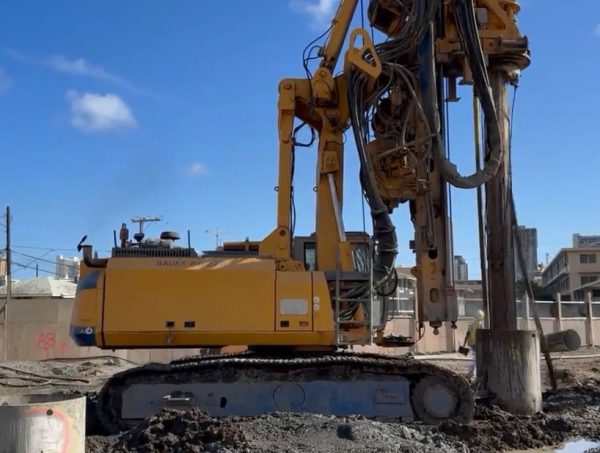 Bauer BG 22 H Rotary Piling Rig Bauer BG 22 H Rotary Piling Rig