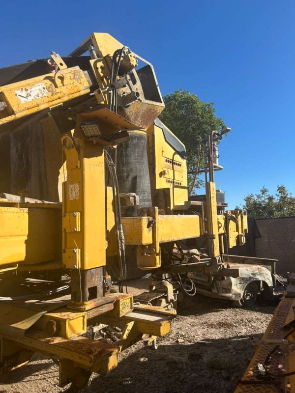 Gomaco Commander III Slipform Paver Gomaco Commander III Slipform Paver