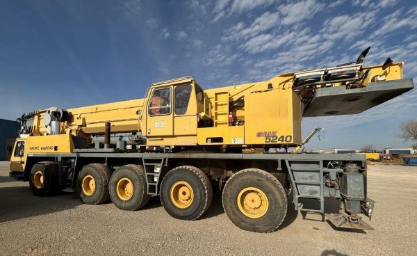 Grove GMK 5240 Mobile Crane