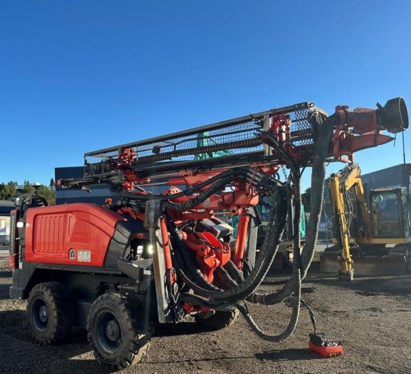 Sandvik Commando DC300Ri Rock Drill
